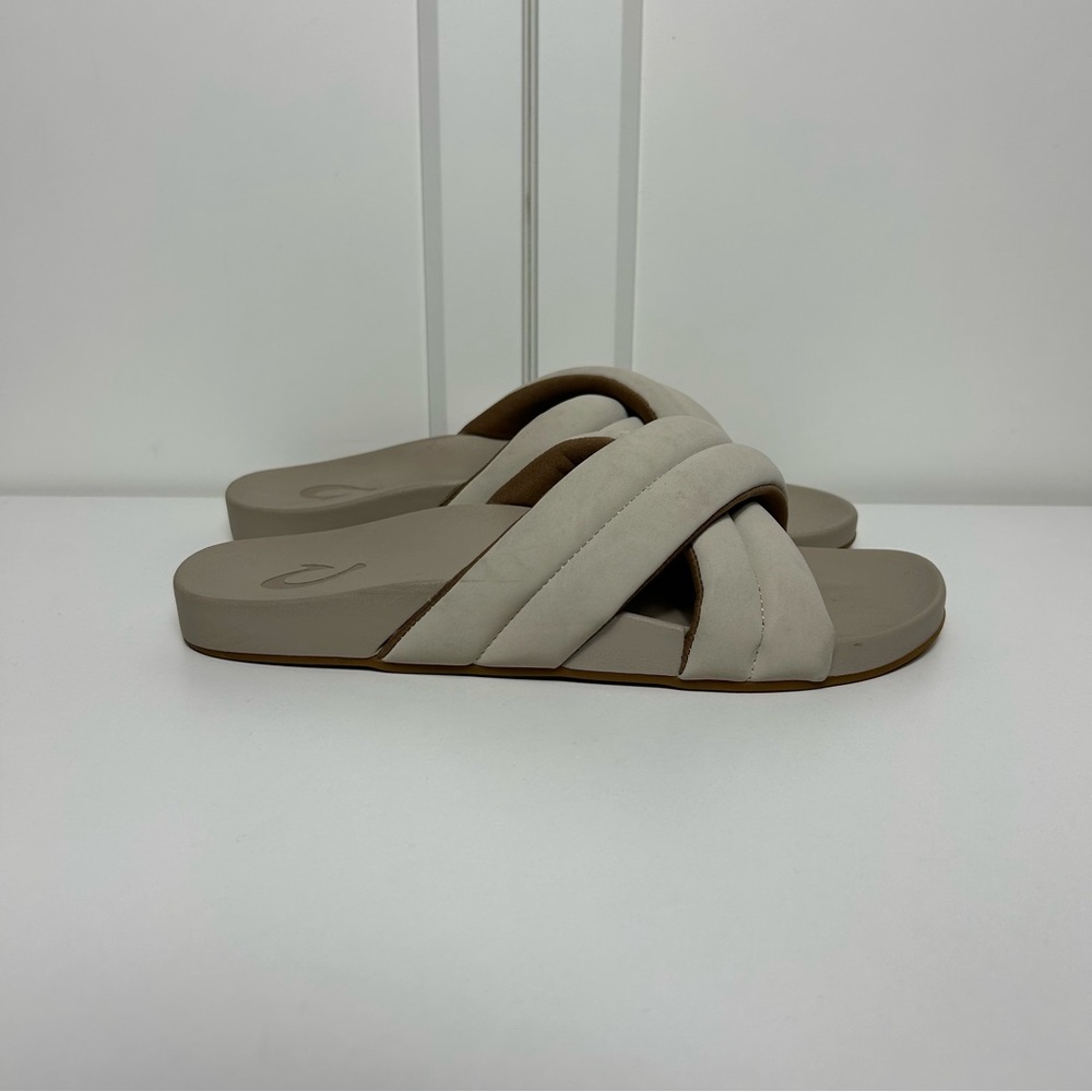 OluKai Women's Crisscross Slide Sandals in Light Taupe